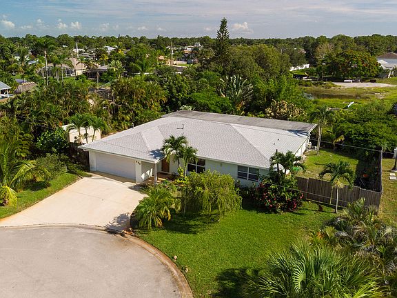 2nd image of 689 SE Whitmore Drive