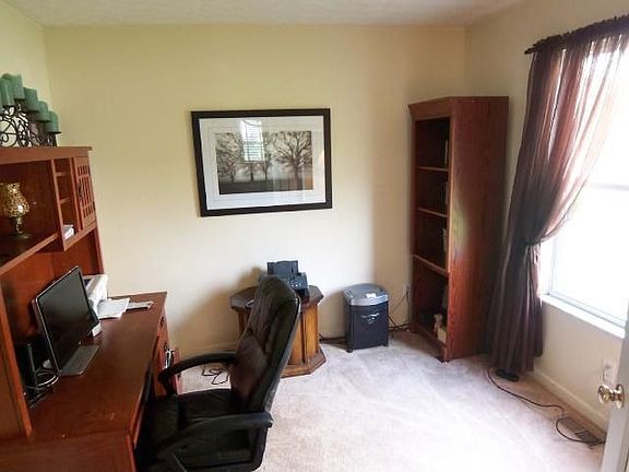 4th image of 332 Hampton Park