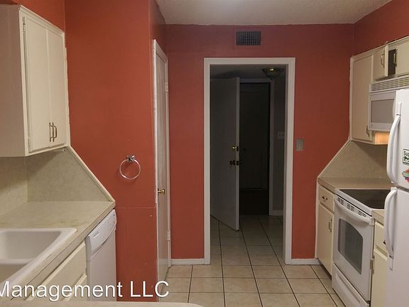 4th image of 1825 E Lindsey St APT 3