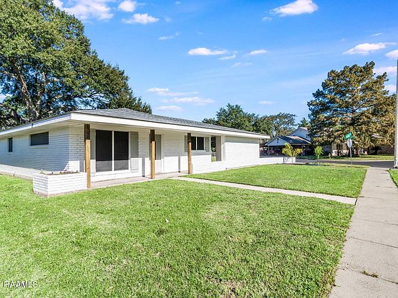 2nd image of 117 Ashwood Dr