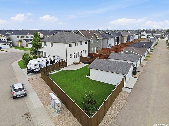 3rd image of 1040 Kolynchuk CRESCENT