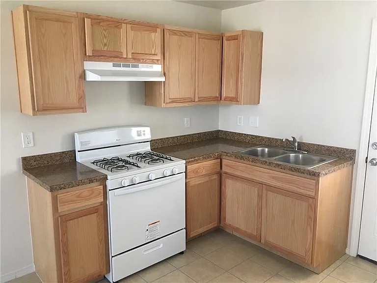 545 East Rd #B — Photo 8