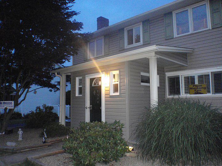 2nd image of 1500 Renton Rd