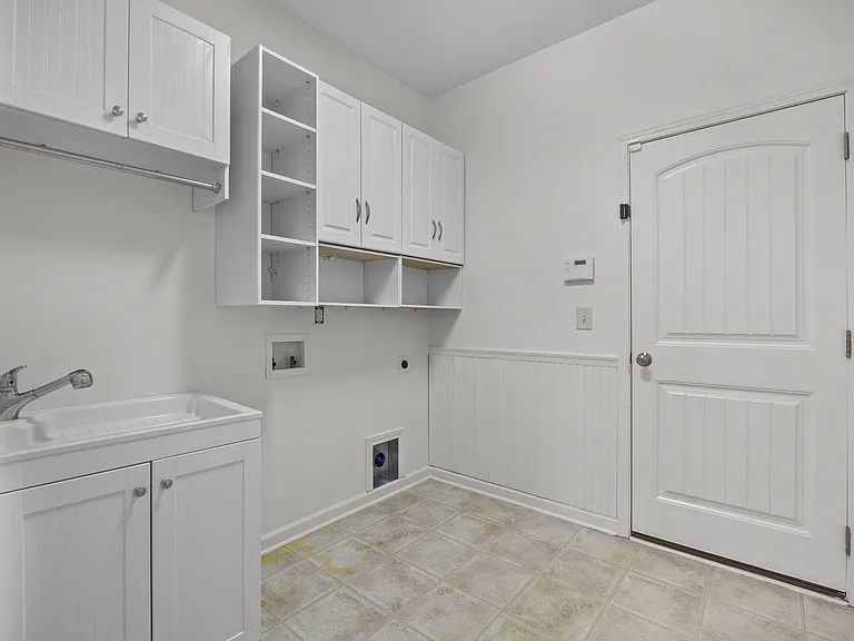 729 Lake Artesia Ln — Photo 28