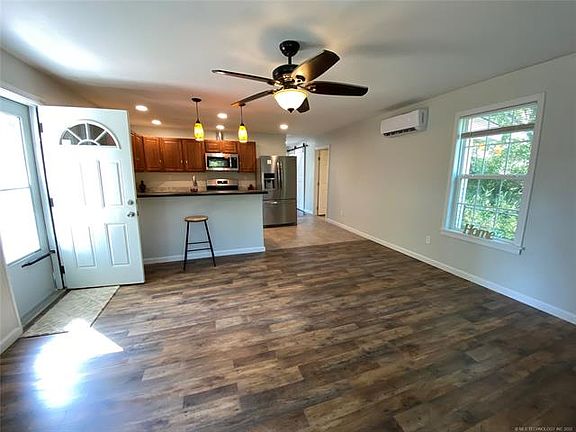 3rd image of 111 E Washington Ave