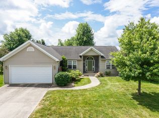 904 Barbara Dr, Heyworth, IL 61745