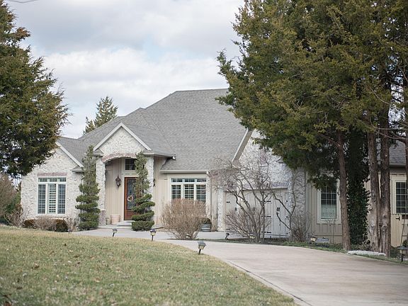 4th image of 520 Silverwood Pl