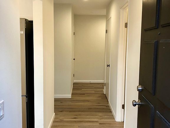 2nd image of 2520 Clairemont Dr Unit 211