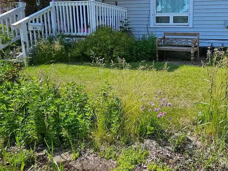 612 E Grand Ave — Photo 1