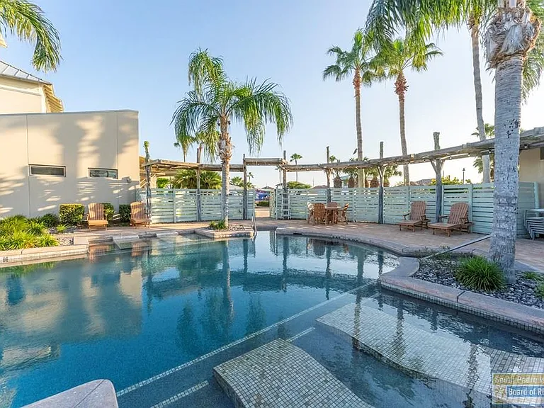 133 Oleander Dr — Photo 51