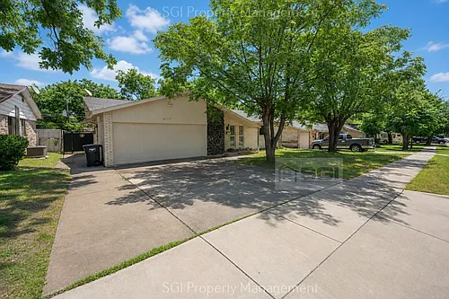 4709 Fair Park Blvd Photo 1