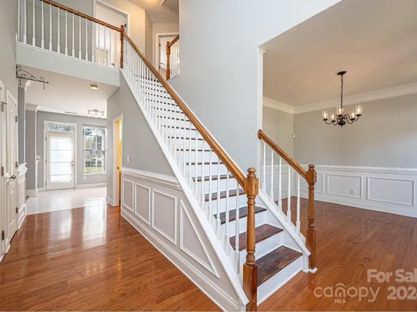 5027 Abernethy Park Dr, Hickory, NC 28602