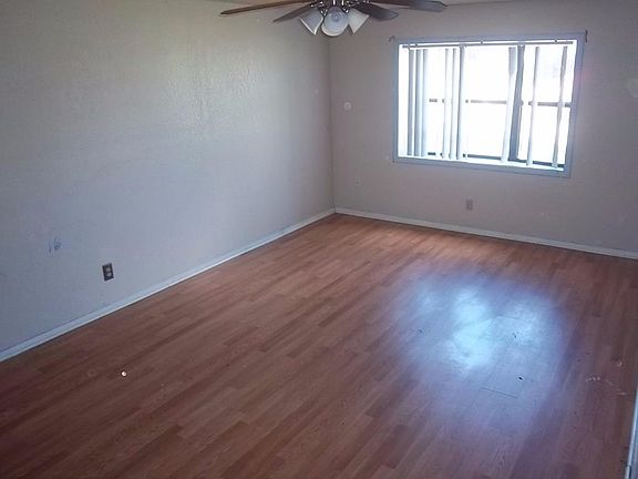 4th image of 3307 Erskine St