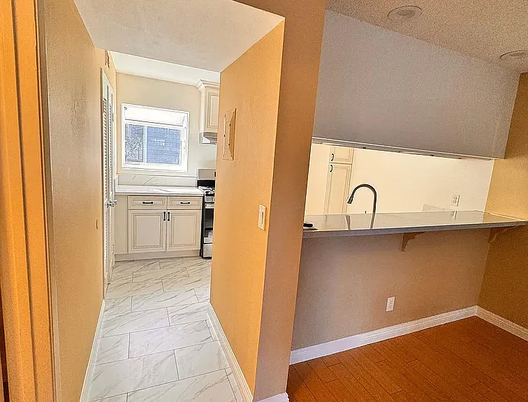 15113 Saticoy St #6 — Photo 3