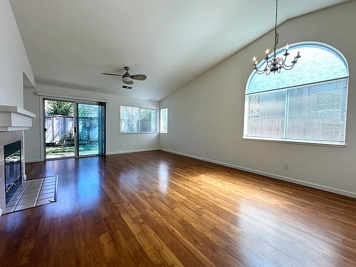 3917 Riviera Ln — Photo 9