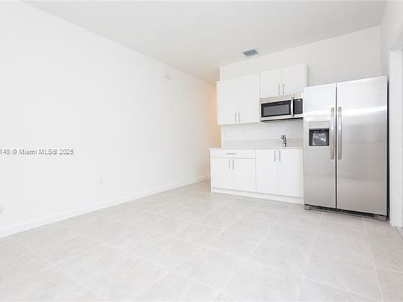 4th image of 2636 SE 8th Ct #0