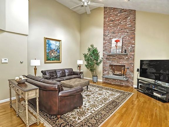 3rd image of 51 Shoreline Dr