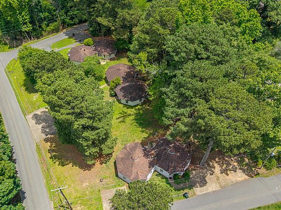 3rd image of 812 Shady Heights Rd