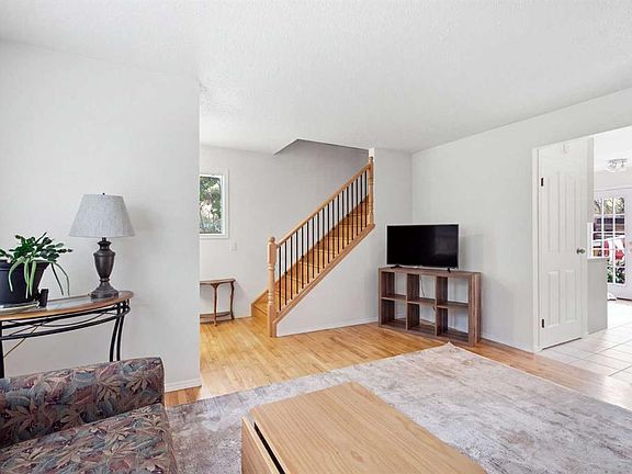 5th image of 800 S Bowcroft Pl #12