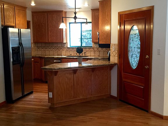 3rd image of 2812 Holly Ct
