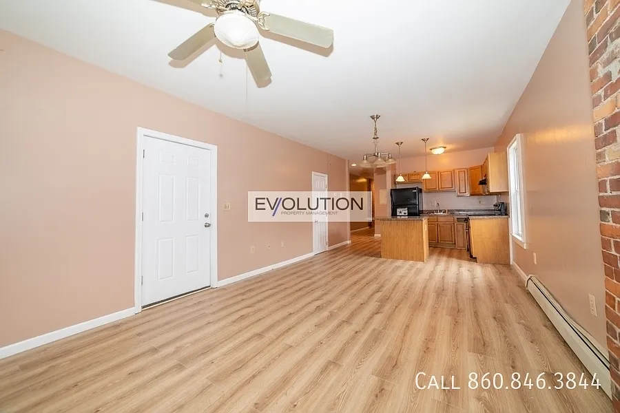 2 bed, 1.0 bath, 1100 sqft, $1,550 — Photo 3