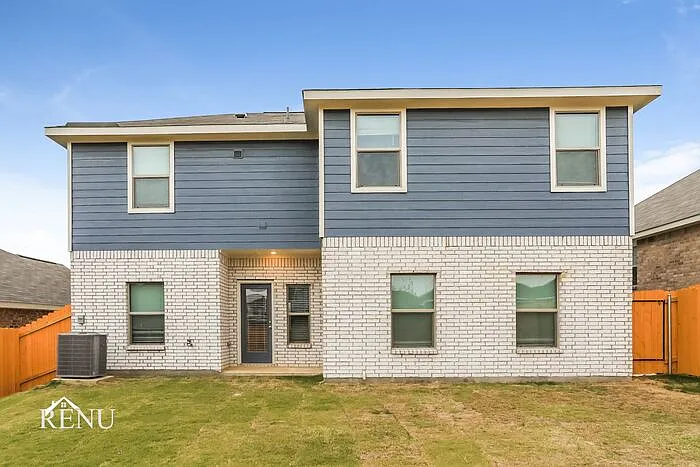 4 bed, 2.0 bath, 2312 sqft, $2,610 — Photo 4