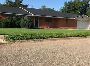 712 W 6th St, Idalou, TX 79329