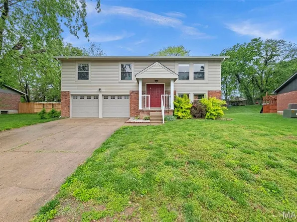 9 Chip Dr, O'Fallon, MO 63366