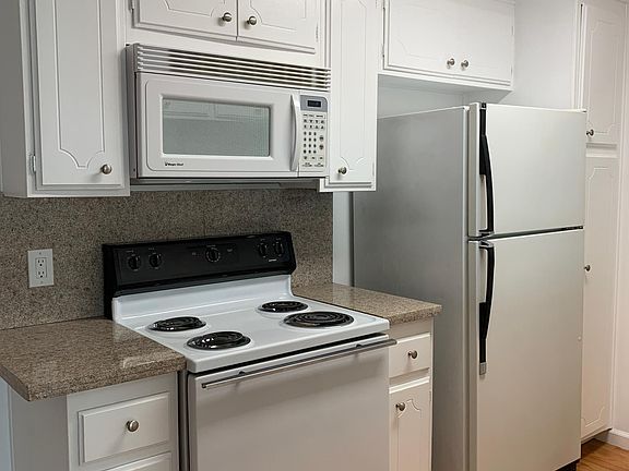 3rd image of 11744 Darlington Ave #206