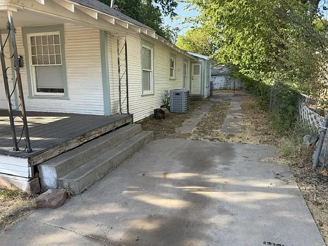 1706 McGregor Ave — Photo 2