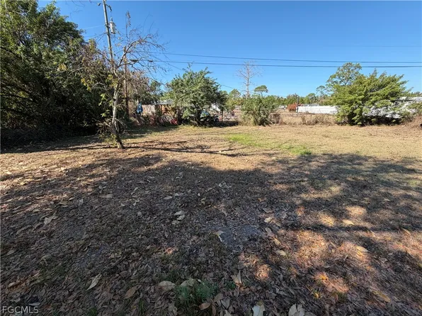 8086 Ebson Dr, North Fort Myers, FL 33917