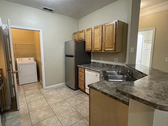4th image of 17954 Villa Creek Dr