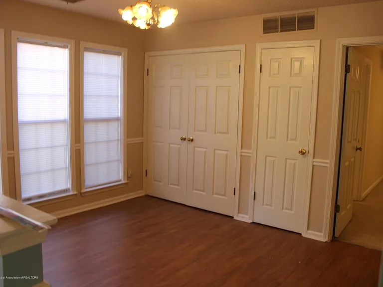 7090 Greenbriar Dr — Photo 5