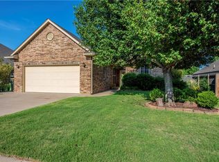 909 Regal Rd, Yukon, OK 73099