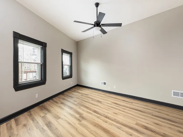 2226 S Kinnickinnic Ave #1 — Photo 5