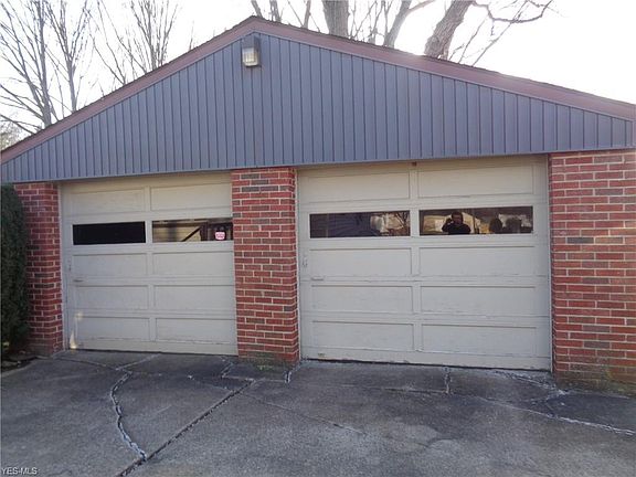 3rd image of 1520 Beechwood St NE