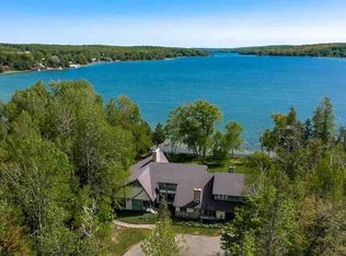 1001 Linwood Ln, Petoskey, MI 49770