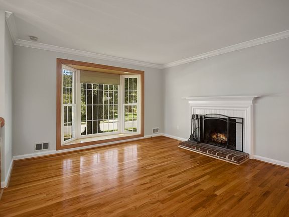5th image of 3513 Country Hill Dr