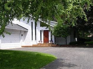 954 Canterbury Dr, Birmingham, MI 48009