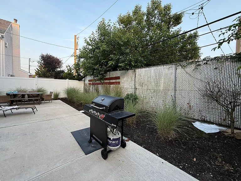 450 E Penn St #1 — Photo 3