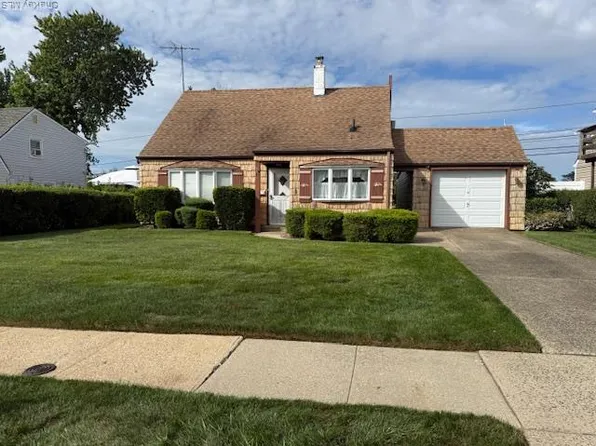 17 Club Lane, Levittown, NY 11756