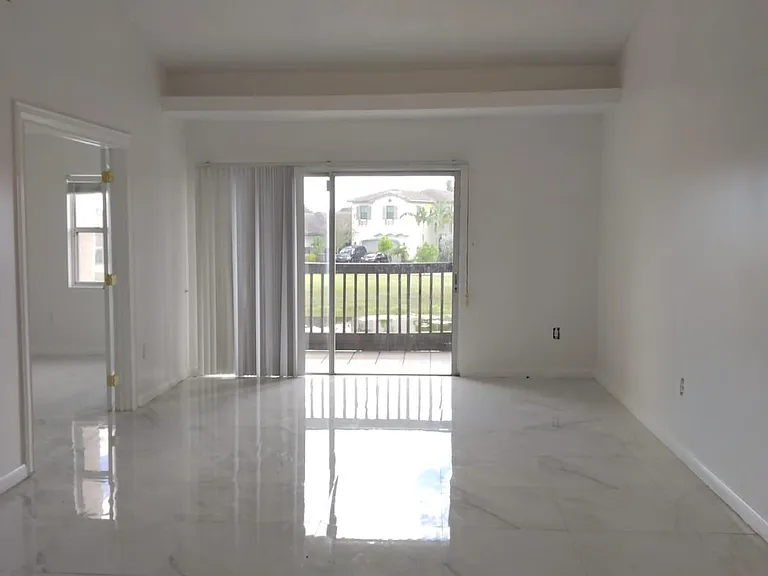 805 SW 113th Way #805 — Photo 14