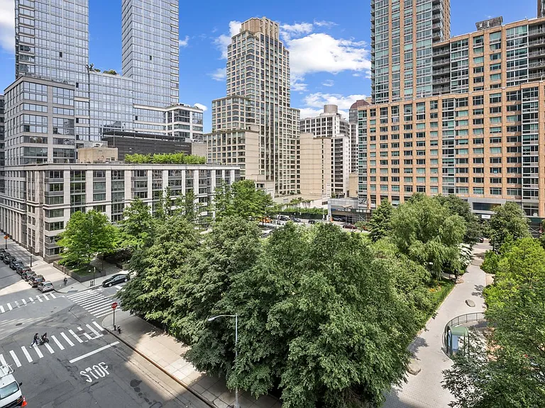 75 W End Ave #P7F — Photo 11