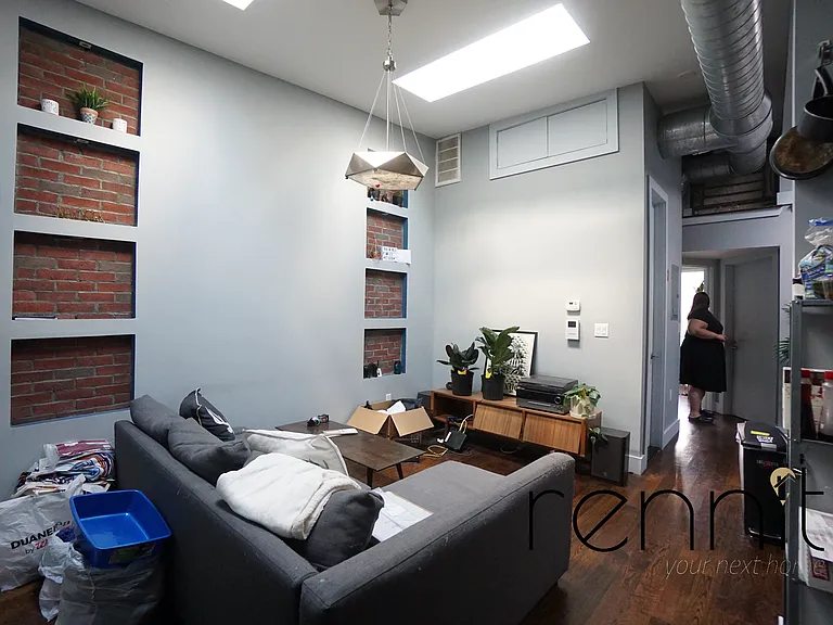 1160 Halsey St #3 — Photo 6