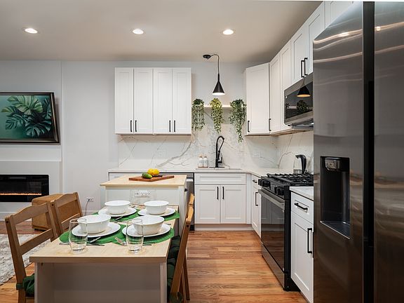 5th image of 2002 W Huron St #1B