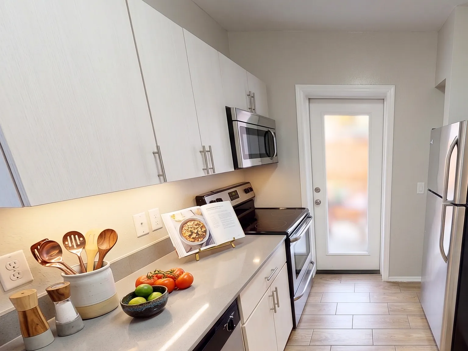 1 bed, 900 sqft, $1,195 — Photo 4