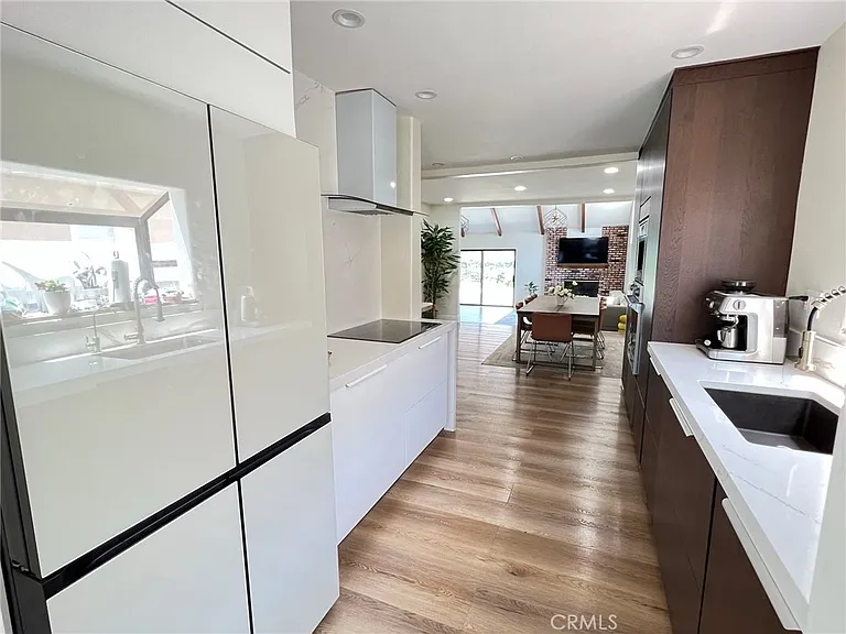 1432 N Catalina St — Photo 7