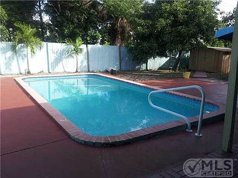3rd image of 805 Highland Dr