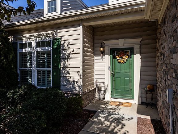 3rd image of 745 Marigold Ct