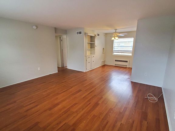 2nd image of 601 Monterey Blvd NE APT 1
